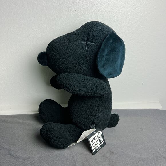 KAWS X PEANUTS X UNIQLO (Large) - Picture 1 of 4